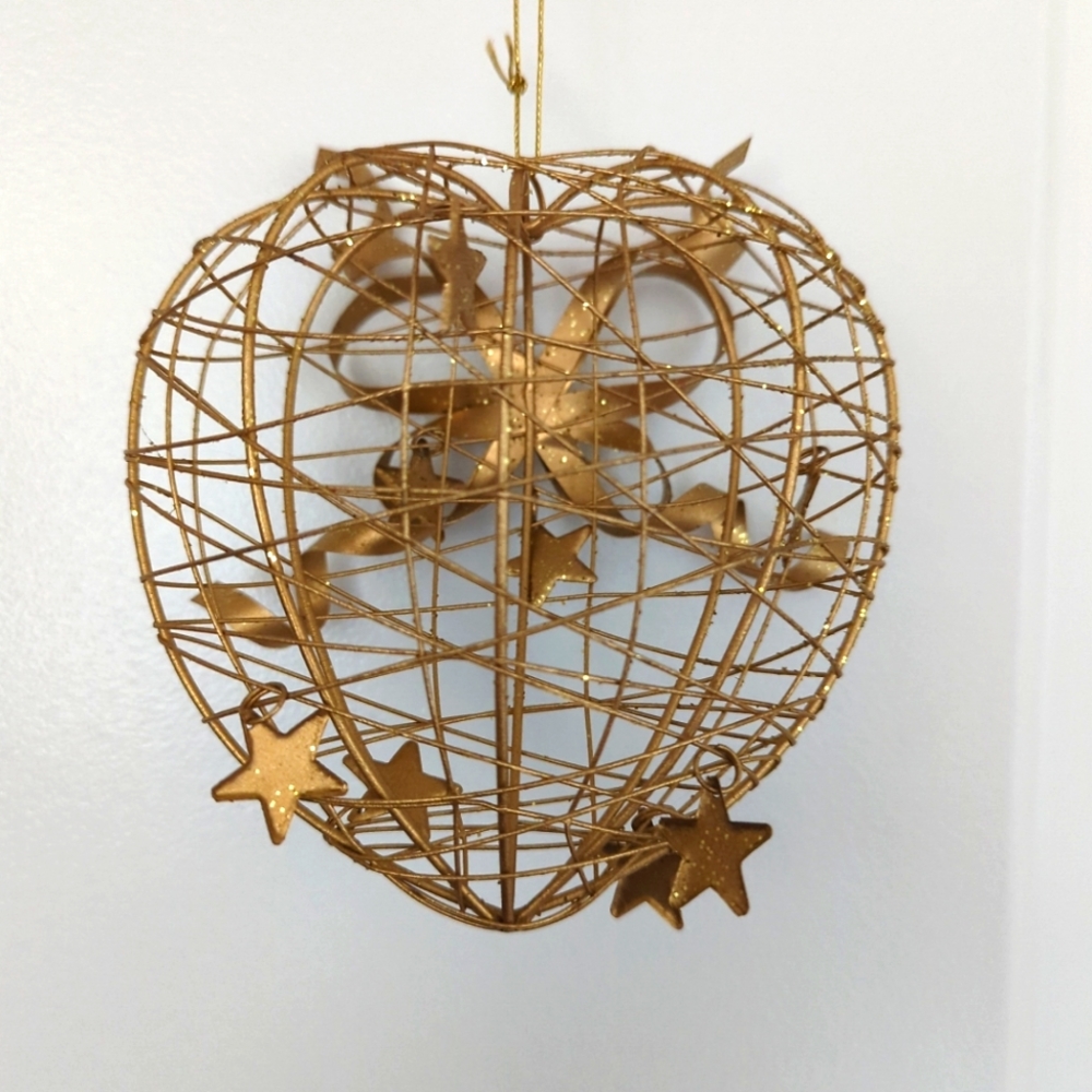 Large Wire 3D Christmas Ornament Gold Tone Heart Stars